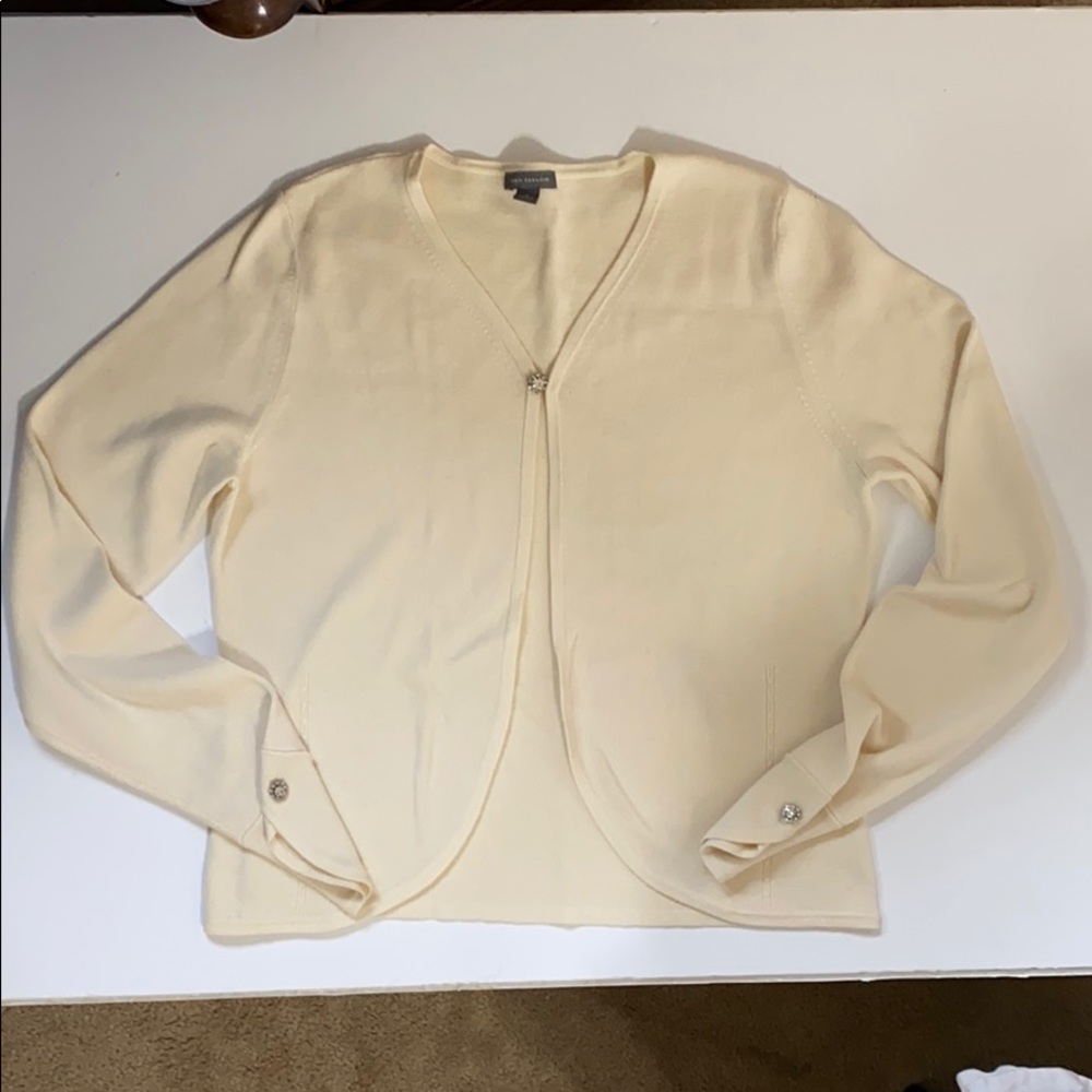 Ann Taylor cream colored sweater size M